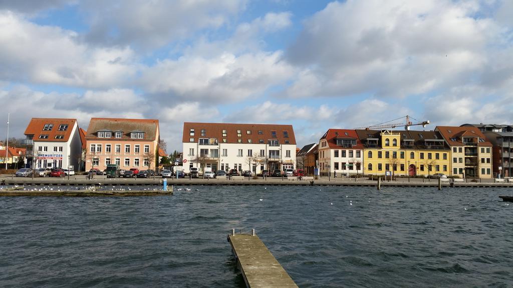 Apartment Yachthafen Waren Exterior photo